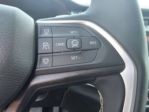 Used 2026 Jeep Grand Cherokee Limited w/ Limited Altitude Package AWD/4WD image 16