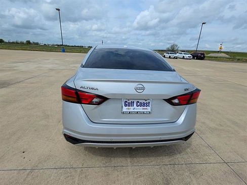 Used 2024 Nissan Altima 2.5 SV FWD image 8