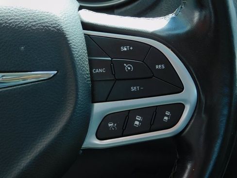 Used 2019 Chrysler 300 Limited w/ Safetytec Plus Group image 16