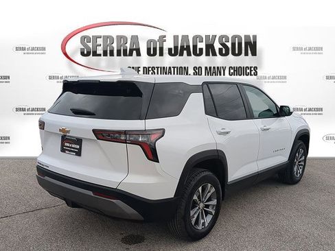 Used 2026 Chevrolet Equinox LT w/ Convenience Package II image 9