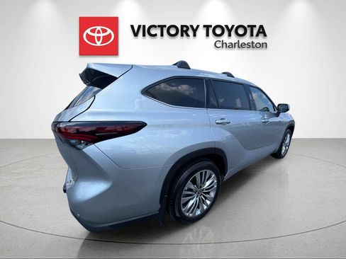 Used 2025 Toyota Highlander Platinum AWD/4WD image 7