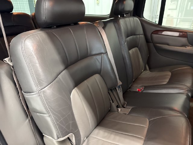 Used 2004 GMC Envoy XL SLT w/ 1SD Preferred Equipment Group AWD/4WD image 32