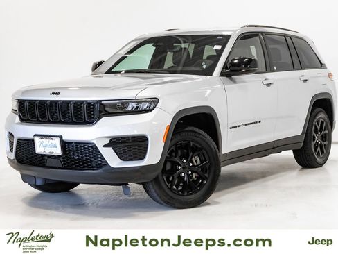 Used 2024 Jeep Grand Cherokee Altitude AWD/4WD image 1
