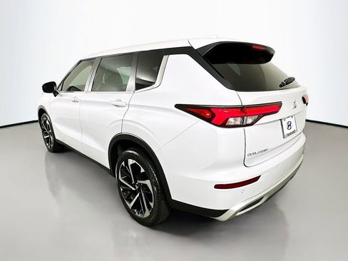 Used 2023 Mitsubishi Outlander SE image 7