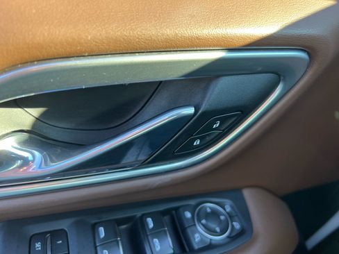 Used 2021 Chevrolet Suburban High Country w/ Premium Package image 29