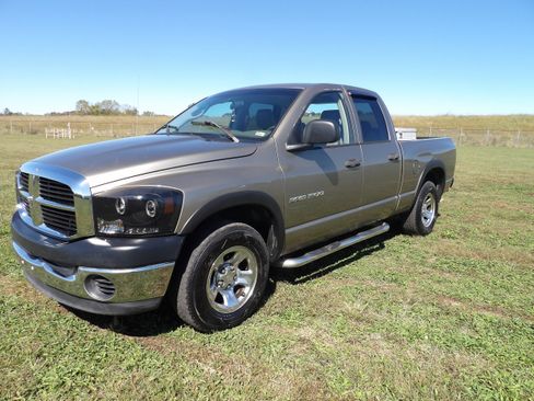 Used 2006 Dodge Ram 1500 Truck ST w/ SXT Group image 2
