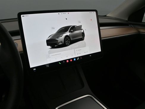 Used 2024 Tesla Model Y Long Range AWD/4WD image 4