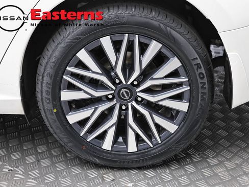 Used 2023 Nissan Altima 2.5 SV w/ SV Premium Package AWD/4WD image 8