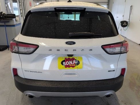 Used 2020 Ford Escape Titanium image 4