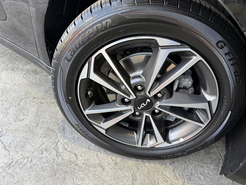 Used 2023 Kia Forte LXS FWD image 11