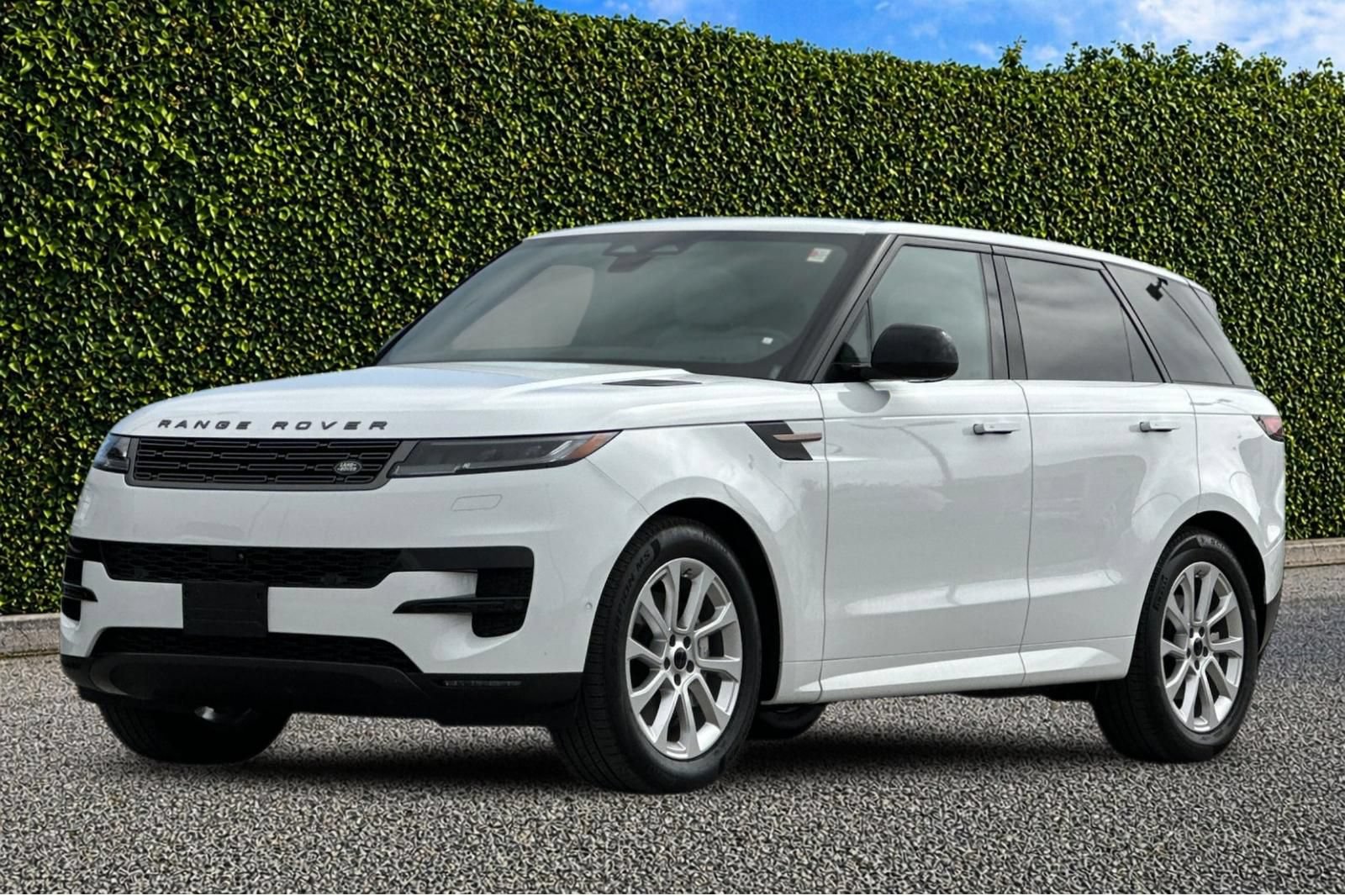 Used 2026 Land Rover Range Rover Sport SE AWD/4WD image 8