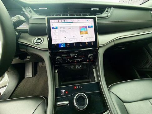 Used 2024 Jeep Grand Cherokee Limited image 29