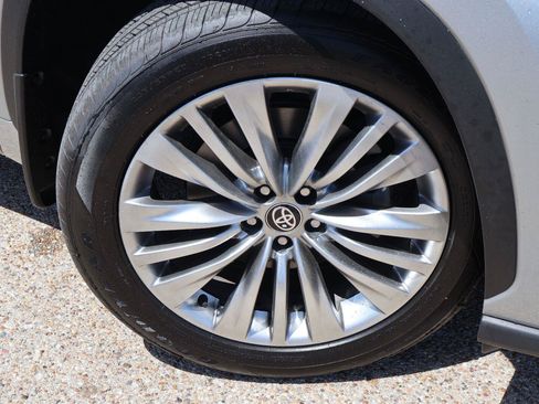 Used 2025 Toyota Highlander Platinum AWD/4WD image 9