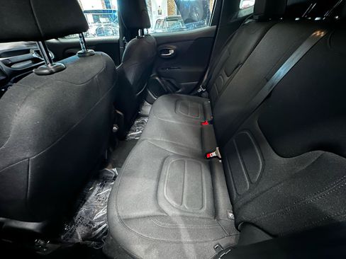 Used 2019 Jeep Renegade Latitude w/ Cold Weather Group AWD/4WD image 16