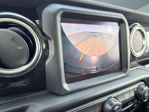 Used 2020 Jeep Wrangler Unlimited Sahara image 24