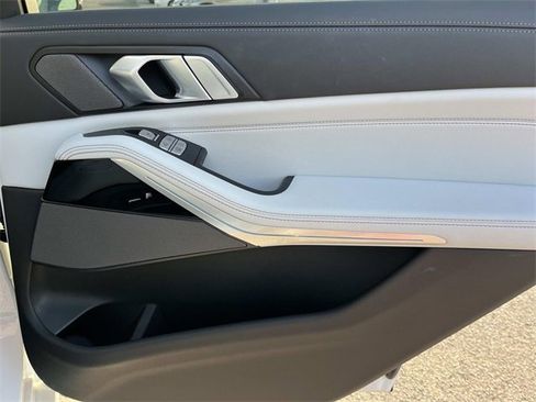 Used 2024 BMW X7 xDrive40i w/ Executive Package image 30