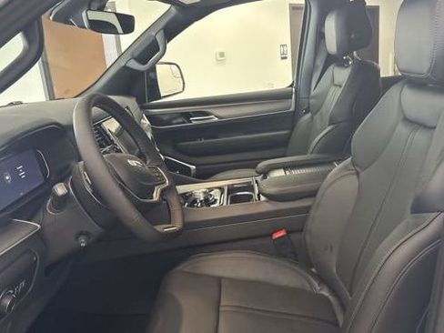 New 2026 Jeep Grand Wagoneer L 4WD w/ Premium Group I image 18