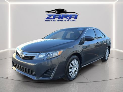 Used 2012 Toyota Camry LE FWD image 3