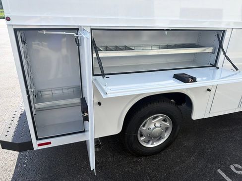 New 2027 Ford E-350 and Econoline 350 Super Duty w/ Power Equipment Group RWD image 11