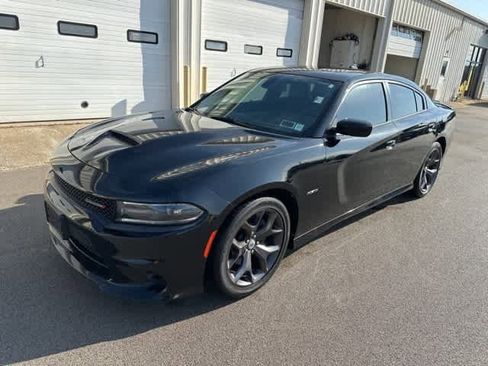 Used 2018 Dodge Charger R/T w/ Plus Group image 2