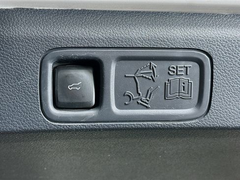 Used 2024 Ford Expedition Max XLT image 31