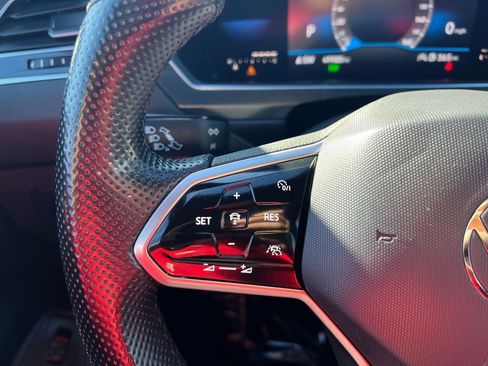 Used 2022 Volkswagen Tiguan SE R-Line image 21