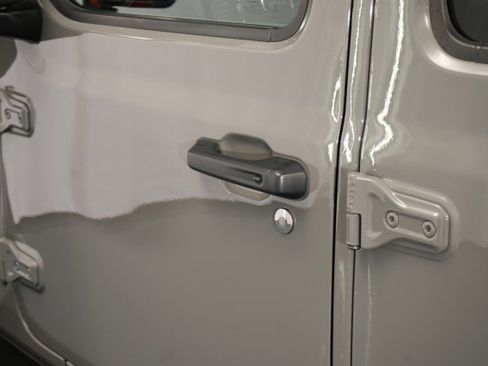Used 2021 Jeep Gladiator Rubicon AWD/4WD image 31