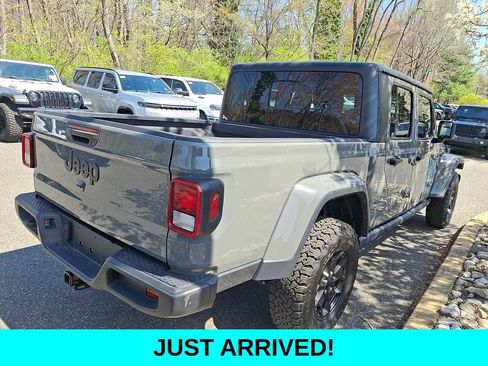 Used 2022 Jeep Gladiator Willys image 4