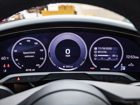 Used 2025 Porsche Taycan image 27