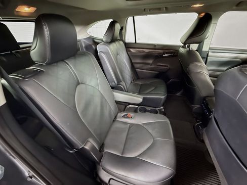 Used 2021 Toyota Highlander Platinum image 28