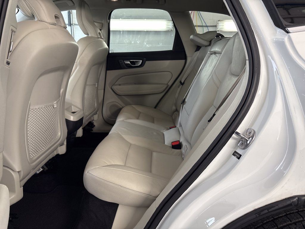 Used 2024 Volvo XC60 T8 Core AWD/4WD image 31