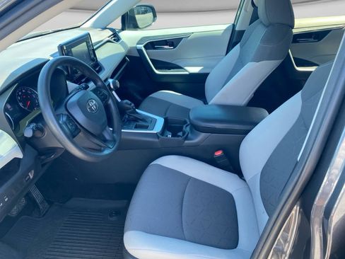 Used 2021 Toyota RAV4 XLE w/ Convenience Package FWD image 10
