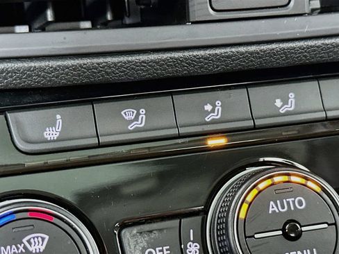Used 2019 Volkswagen Jetta SE FWD image 18