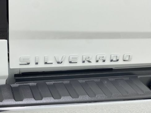 Used 2017 Chevrolet Silverado 1500 LT AWD/4WD image 36