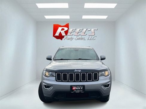 Used 2018 Jeep Grand Cherokee Laredo image 2