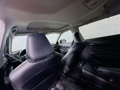 Used 2023 Toyota Highlander XLE image 13