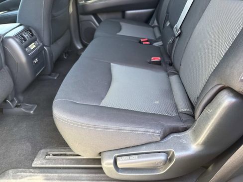 Used 2019 Nissan Pathfinder SV image 16