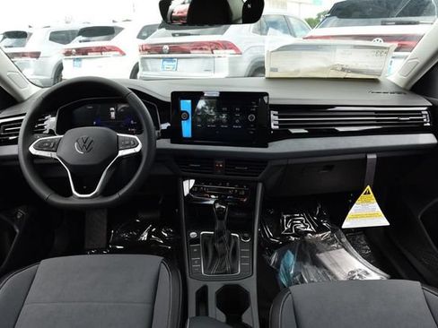 New 2026 Volkswagen Jetta SE FWD image 7
