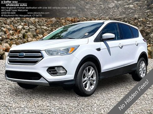 Used 2017 Ford Escape SE AWD/4WD image 1