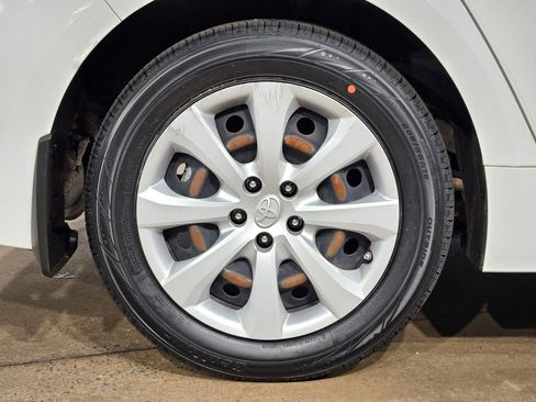 Used 2022 Toyota Corolla LE FWD image 17