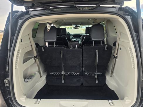 Used 2023 Chrysler Pacifica Touring-L FWD image 30