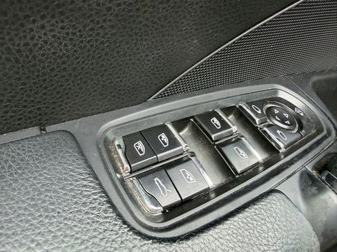 Used 2016 Porsche Cayenne image 28