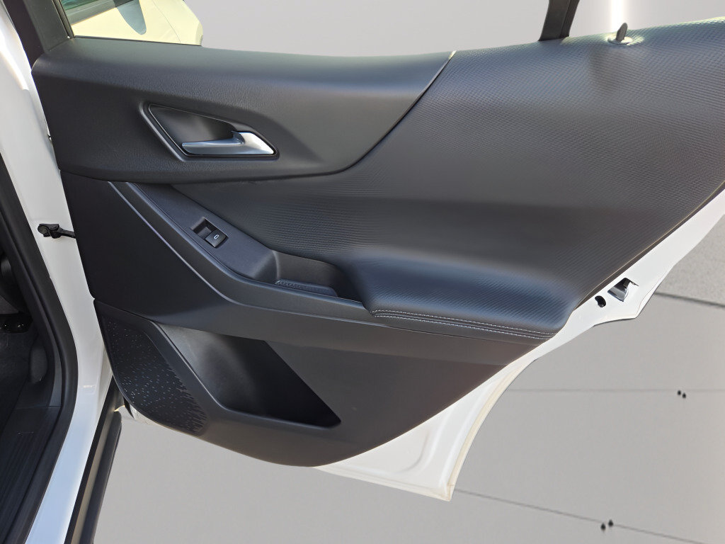 Certified 2025 Chevrolet Equinox LT FWD image 10
