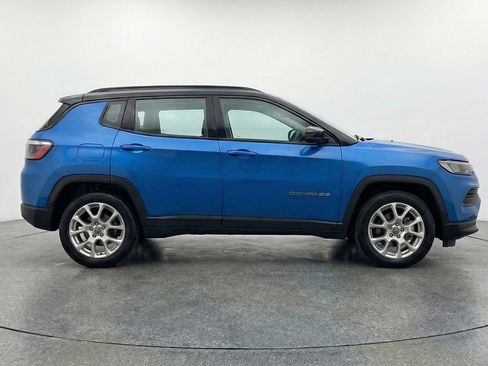 Used 2025 Jeep Compass Limited image 11