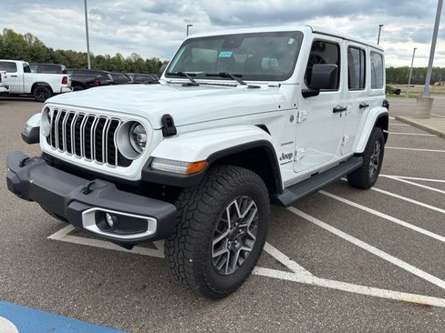 Used 2024 Jeep Wrangler Unlimited Sahara w/ Technology Group AWD/4WD image 5