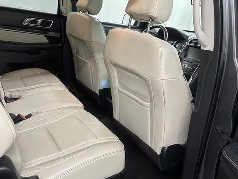 Used 2016 Ford Explorer Platinum image 44