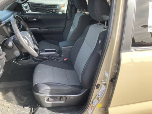 Used 2020 Toyota Tacoma TRD Sport w/ Technology Package image 28