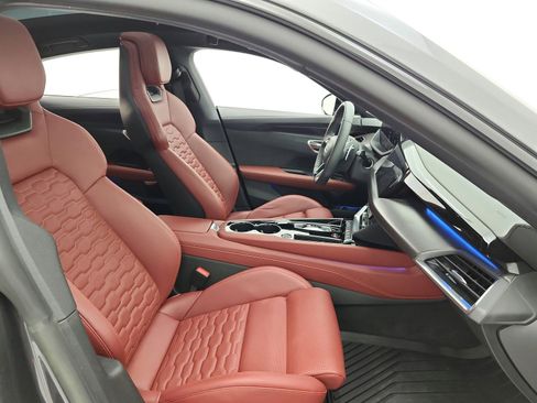 Used 2023 Audi e-tron GT Prestige image 19