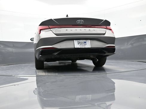 Certified 2023 Hyundai Elantra SE FWD image 30
