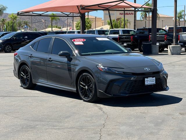 Used 2025 Toyota Camry SE FWD image 3